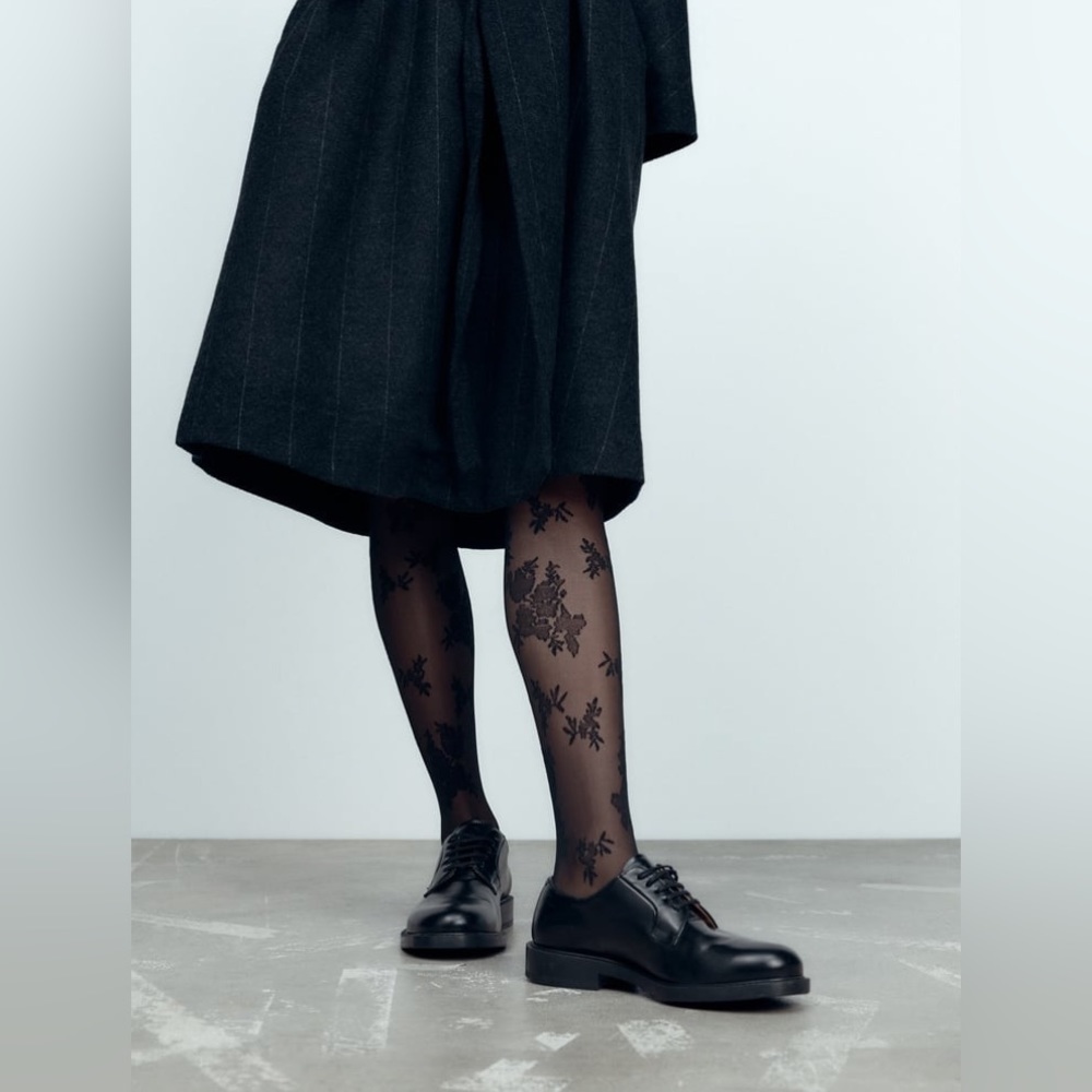 🌹NWT. Zara Black 20 Denier Tights with Floral Embroidery.